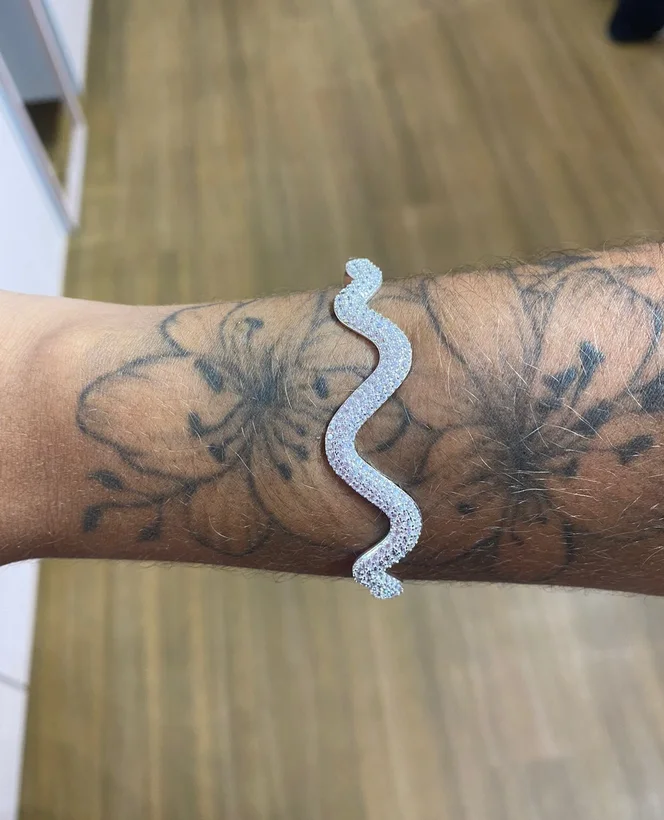 Bracelete de Ondas Cravejado — Banhado a Prata 925
