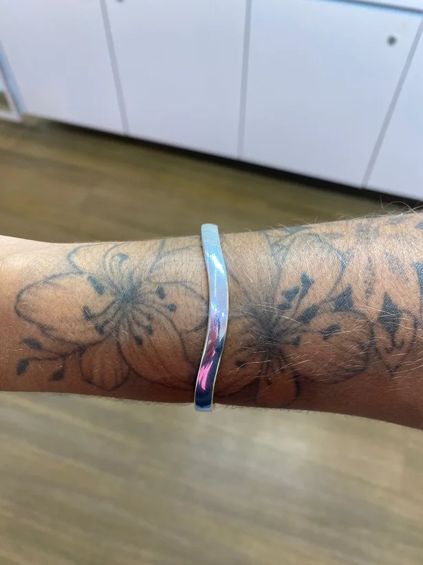 Bracelete Liso Ondulado — Banhado a Prata 925