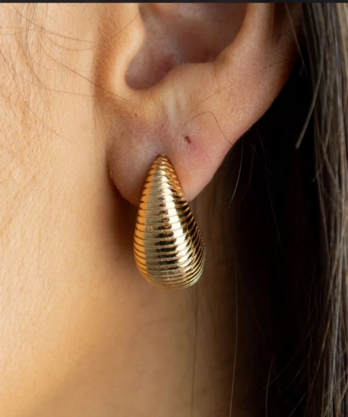 Brinco Gota Casulo — Banhado a Ouro 18k