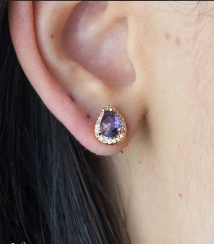 Brinco Gota Pedra Lilás — Banhado a Ouro 18k