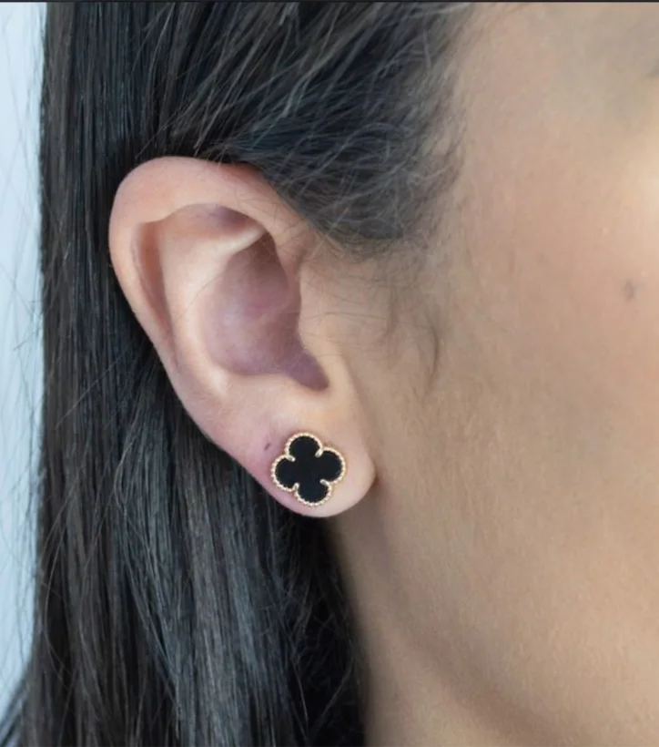 Brinco Trevo Preto — Banhado a Ouro 18k