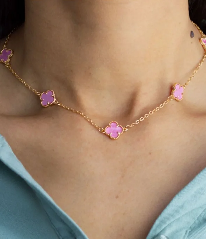 Choker Trevos Virgínia — Rosa - Banhado a Ouro 18k