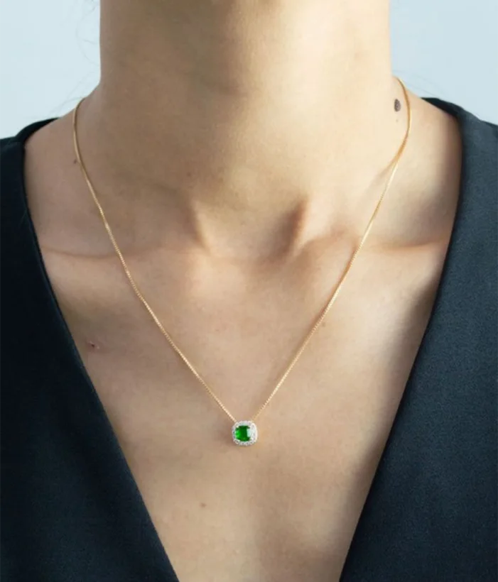 Colar Pedra Quadrada Esmeralda — Banhado a Ouro 18k