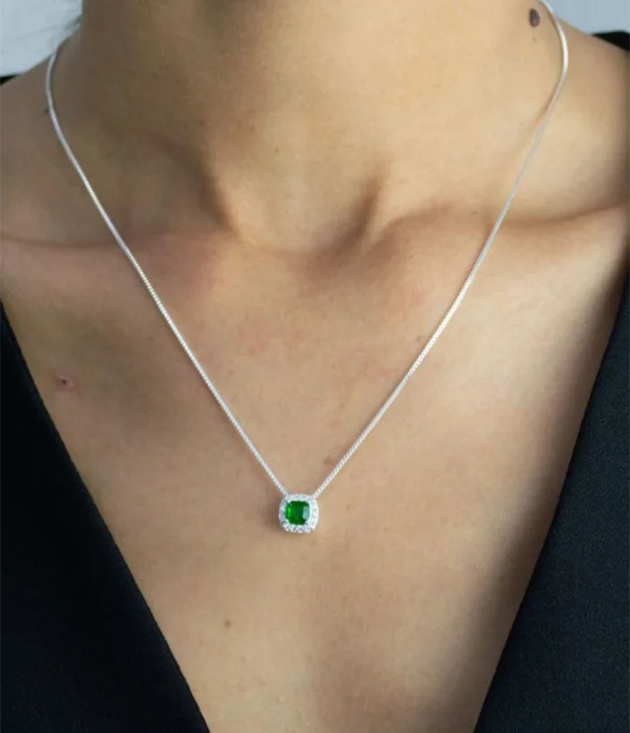 Colar Pedra Quadrada Esmeralda — Banhado a Prata 925