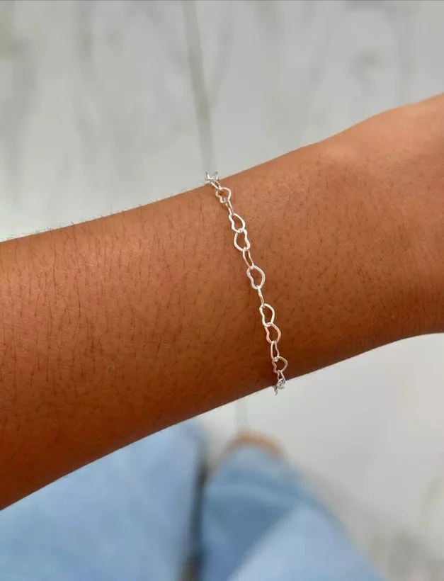 Pulseira Elos Coraçõezinhos — Banhado a Prata 925
