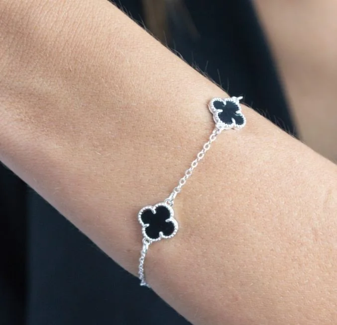 Pulseira Três Trevos Virgínia Preto — Banhado a Prata 925