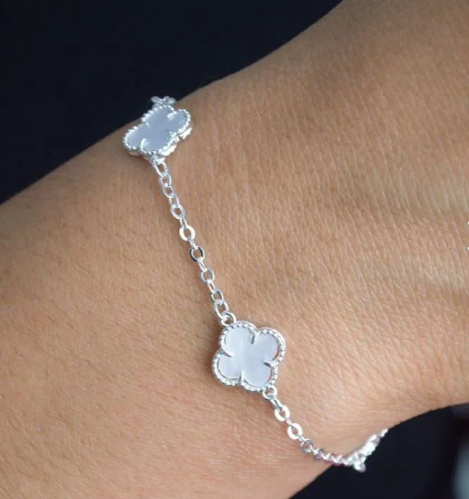 Pulseira Três Trevos Virgínia Madre Pérola — Banhado a Prata 925