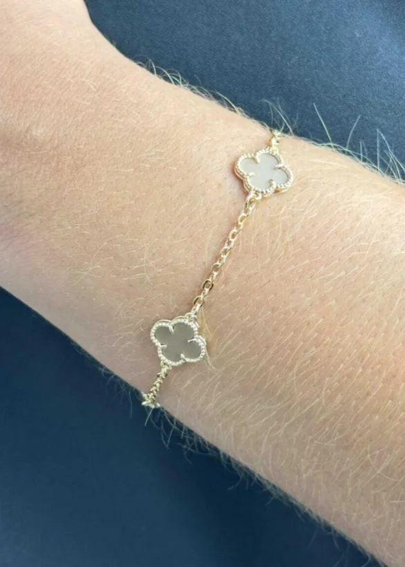 Pulseira Três Trevos Virgínia Cappuccino — Banhado a Ouro 18k
