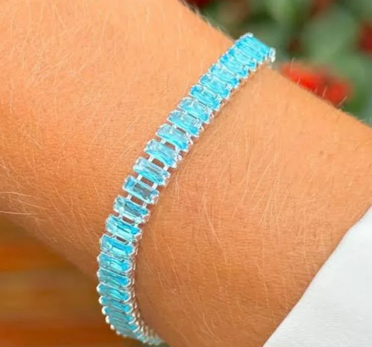 Pulseira Riviera Baguete Azul Bebê — Banhado a Prata 925